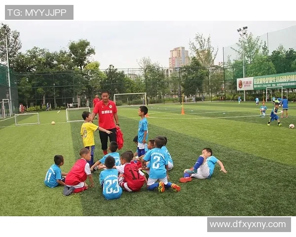 以青少年足球培训为核心推动体育发展创新与未来人才培养路径分析